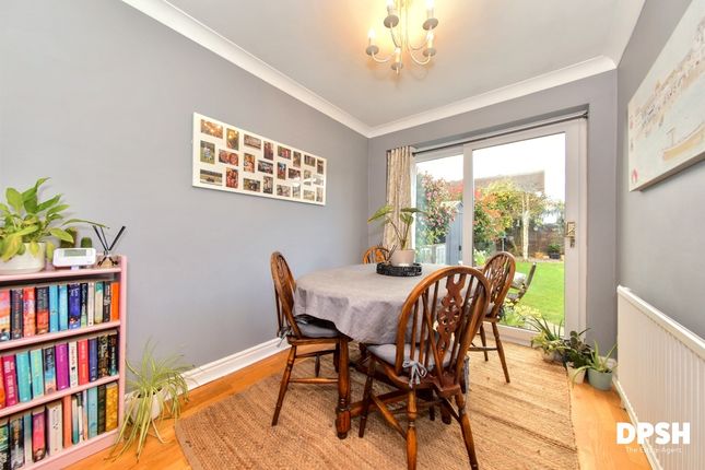 1 Meadowgate Vale, Wakefield photo 5