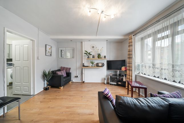 Thumbnail Flat to rent in St. Peter's Street, London