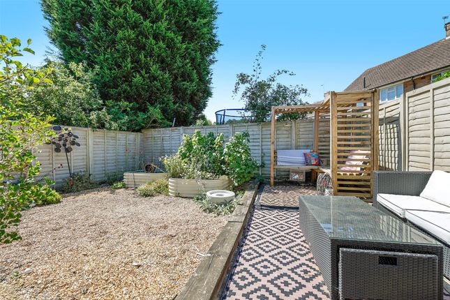 42, Bennetts Wood, Dorking photo 4