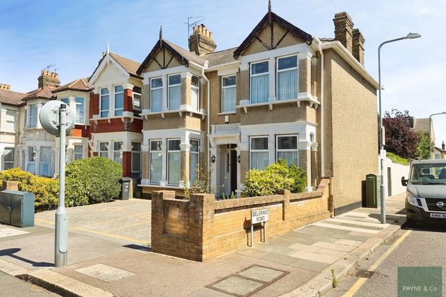 59 De Vere Gardens, Ilford photo 3