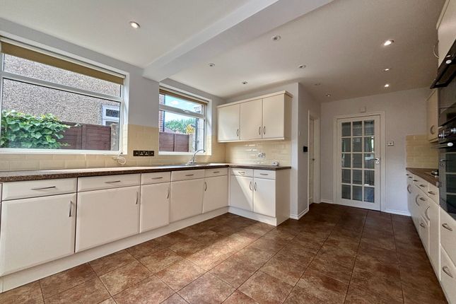13, Croydon photo 2