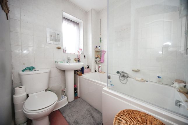 26, Thorntondale, Luton photo 2