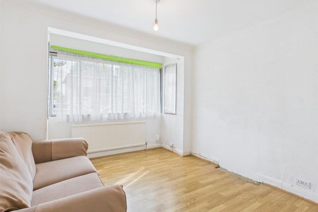 3, Elmtree Court, Ruislip photo 2