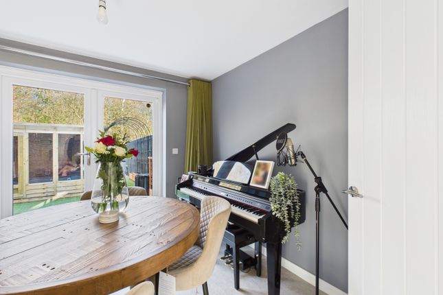 36, Spring Valley Way, Manchester photo 4
