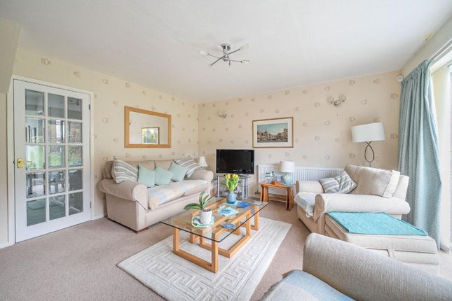 3, Broadmere Close, Dursley photo 2