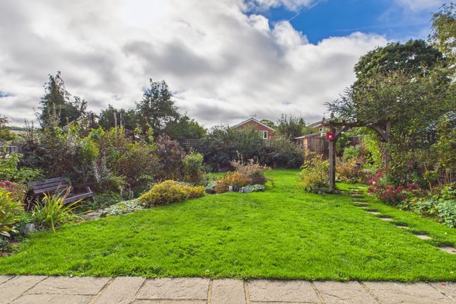 17 Trees Avenue, High Wycombe photo 3