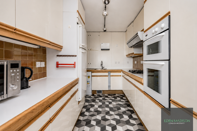 Flat 11, Cresta House, London photo 4