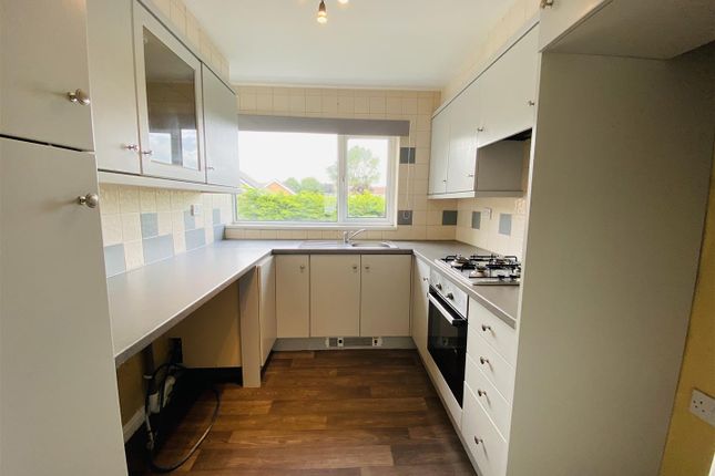 3, Roxby Avenue, Guisborough photo 3