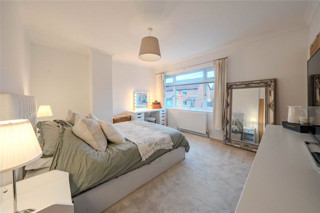 42, Raynville Avenue, West Yorkshire photo 4