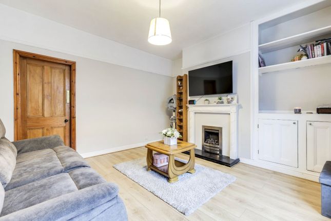 25, Salisbury Place, Pudsey photo 2
