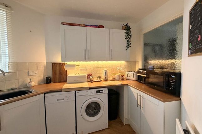 8, Banklands Court, Darlington photo 2