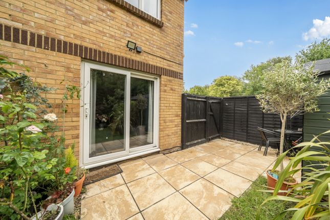 106, Rabournmead Drive, Northolt photo 4