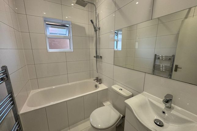 25B Woodville Road, London photo 3