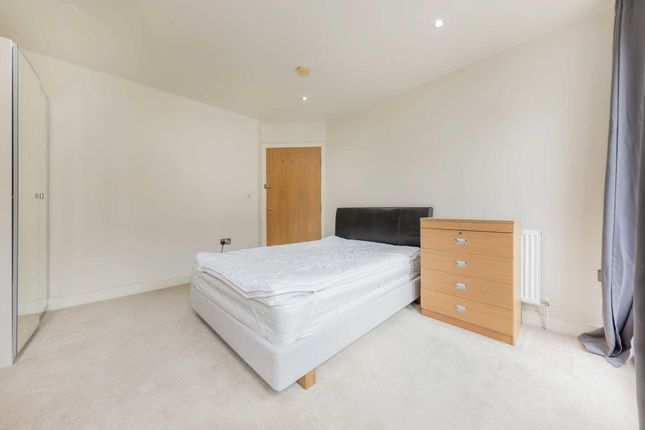 Flat for sale in Kilburn Lane, London