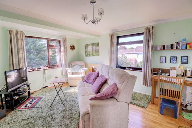 11B Oakengrove Court,, Oakengrove Road, Hazlemere photo 3