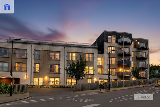 1-bed flat on Flat 25, Bridgepoint House Sudbury Heights Avenue, Greenford, £210,000
