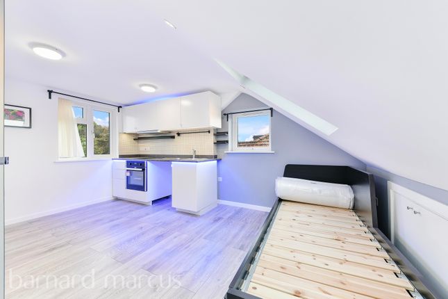 Sunbury Way, FELTHAM photo 2