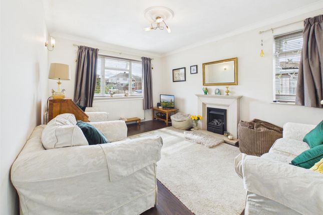 6, Pikeshaw Way, Reading photo 3
