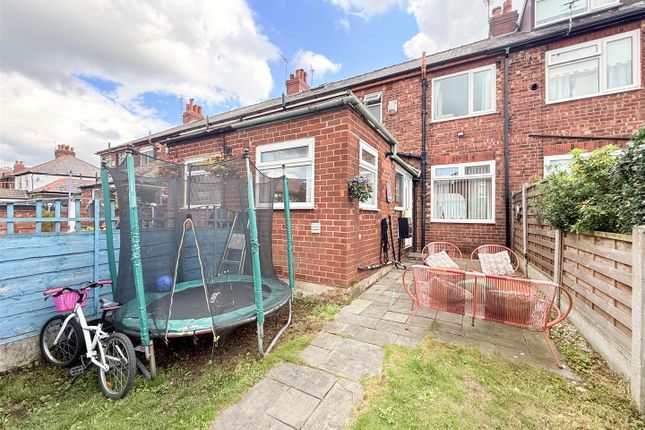 41, Woodbridge Avenue, Manchester photo 4