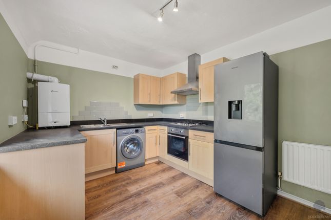 1, Crowland Walk, Morden photo 3