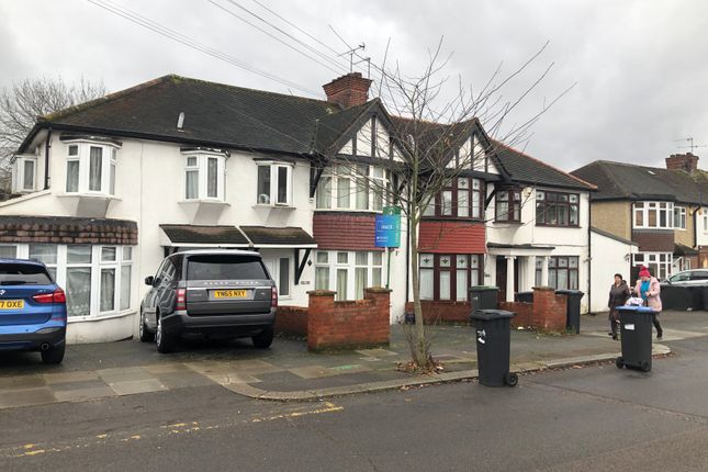 Charter Way Southgate London N14 4 Bedroom Terraced House For Sale 