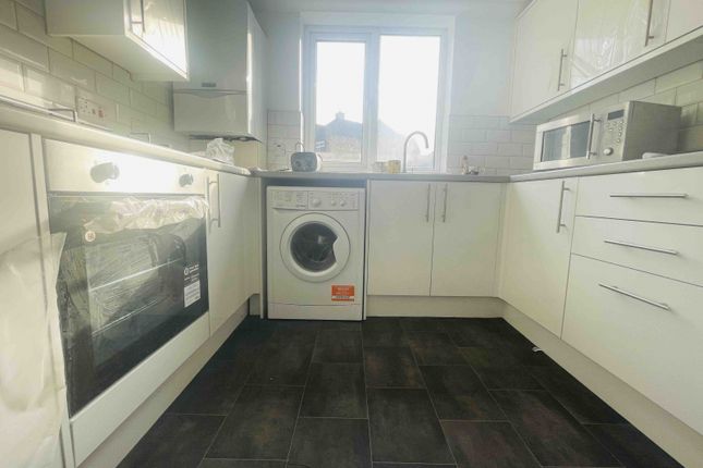 Thumbnail Terraced house to rent in Gibbon Road, London