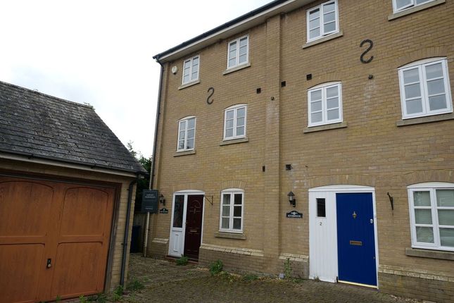 Thumbnail Town house for sale in 1 Kingfisher Court, Earith, Huntingdon, Cambridgeshire