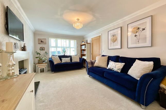 8, Penywaun Close, Blackwood photo 3