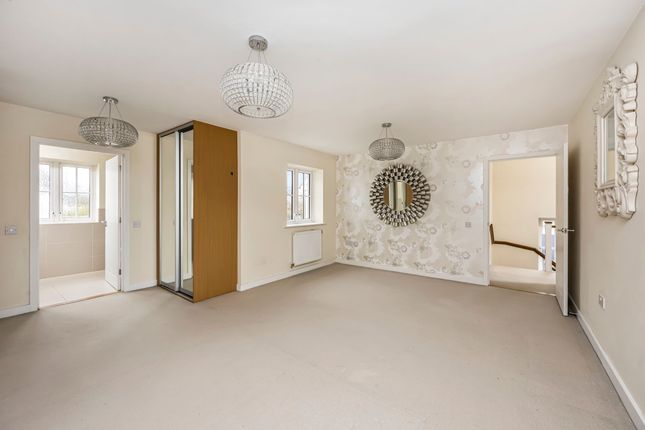 10 Churchill Way, Horsham photo 4