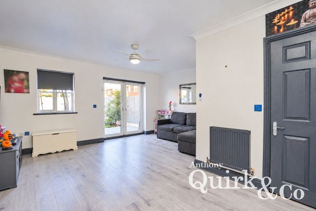 12, Lavender Mews, Canvey Island photo 2