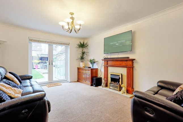 56, Birch Crescent, South Ockendon photo 2