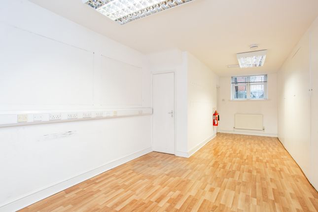 Town house for sale in Alphabet Square, London
