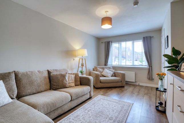 12 Highland Close, Stewarton, Kilmarnock photo 3