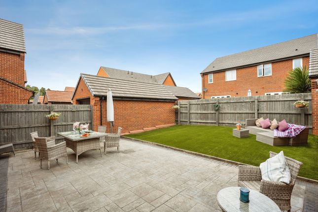 48, Rose Way, Nottingham photo 2