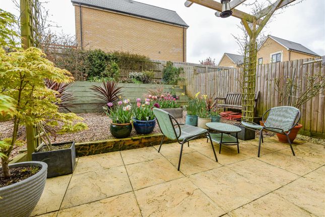 8, Wyatt Close, Dursley photo 4
