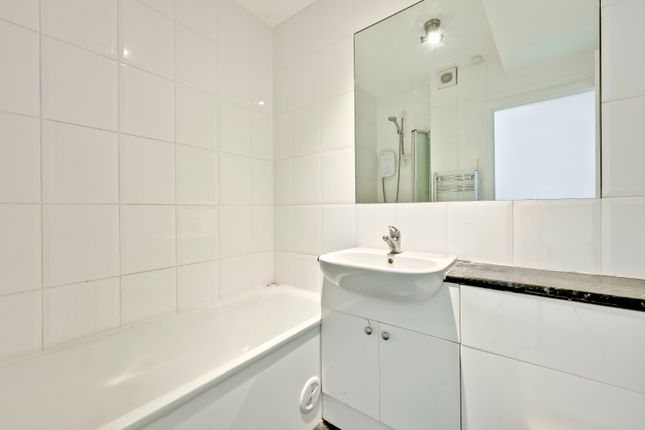 8 Marncrest Court, 39, Westcar Lane, Surrey photo 4