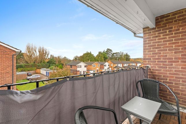 9 Russell House Cressington Place, Bourne End photo 5