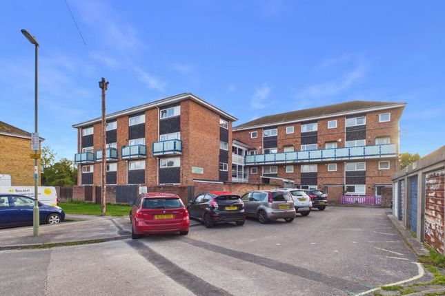 2-bed flat on Flat 14 Spithead House,, Redlands Lane, Fareham, £145,000