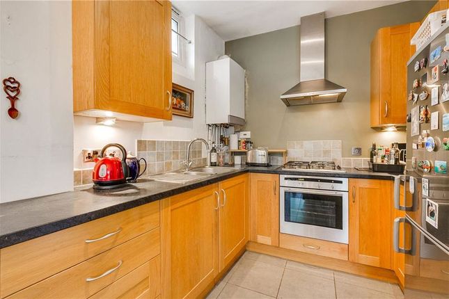 Flat 2, The Coach House, 125, Castelnau, London photo 4