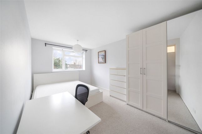 Flat 2, 13, Melrose Road, London photo 4