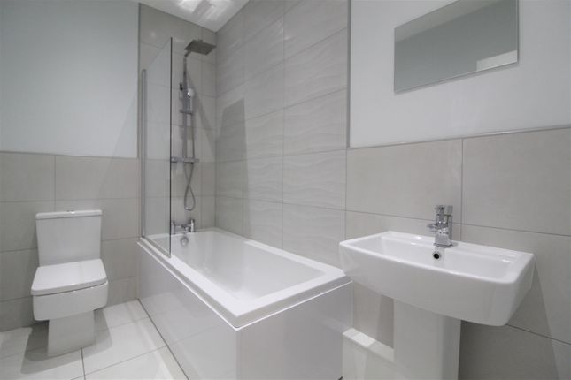 Apt 6, Victoria Riverside, Block D, Goodman Street, Leeds photo 5