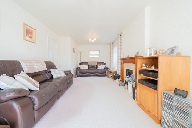 26 Ferndale Drive, Leicester photo 4