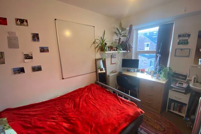 Shared accommodation to rent in Kimbolton Avenue, Nottingham