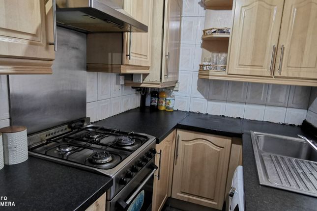 48 St. Leonards Grove, Bradford photo 4
