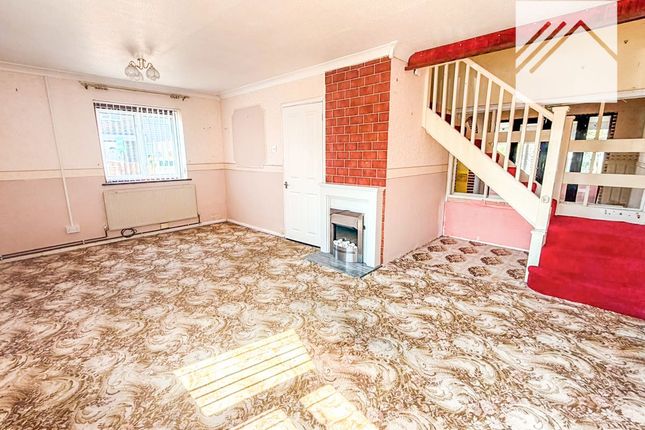 12 The Chilterns, Canvey Island photo 3