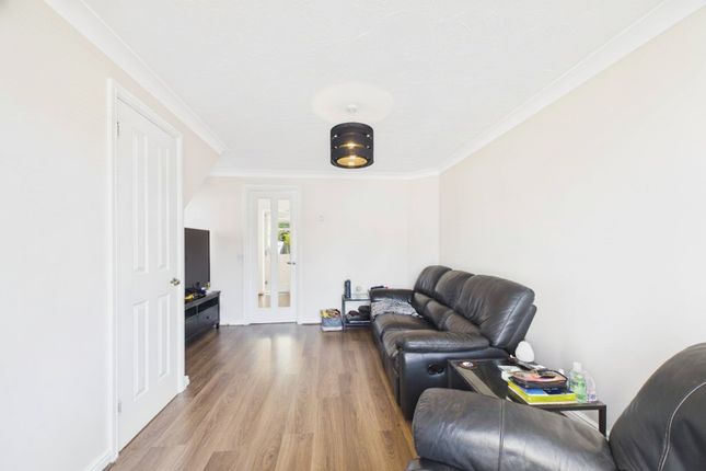 9, Howell Close, Warfield photo 3