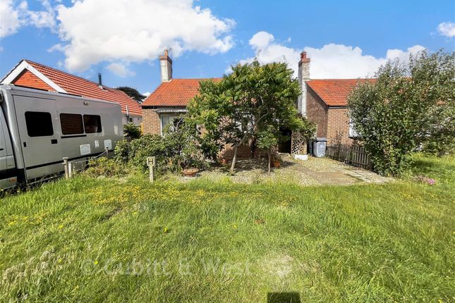 1-bed bungalow on 23, Sea Front Estate, Hayling Island, £199,950