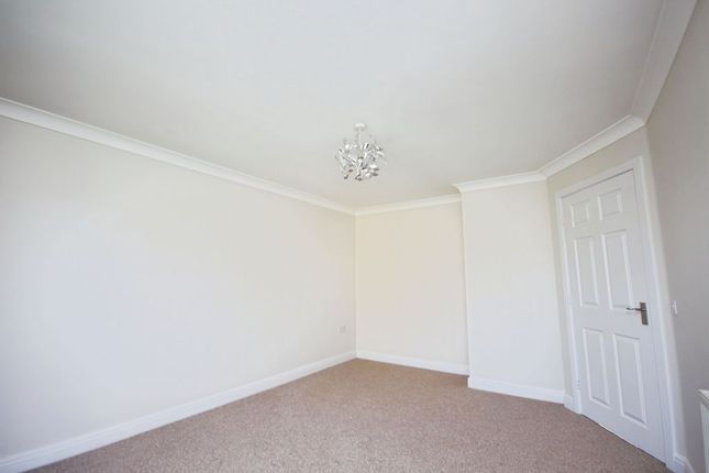 15, Lancaster Drive, South Killingholme photo 3