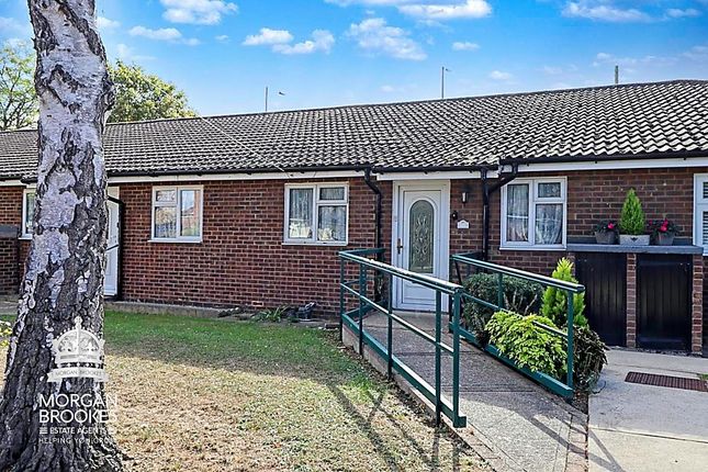2-bed bungalow on 16, Pine Close, Wickford, £230,000