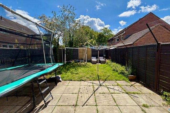 1, GRINDLE CLOSE, THATCHAM photo 3